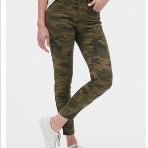 Gap Crop Camo Skimmer Leggings in Mint Cond!